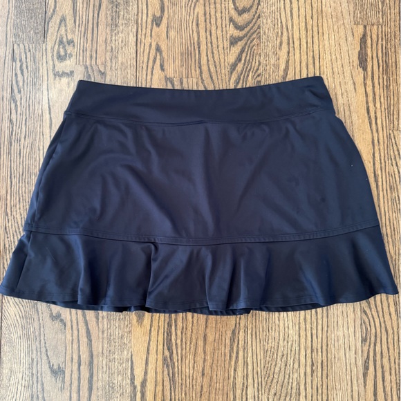 Black Ruffle Hem Tommy Bahama Active Skirt, Size XL - Picture 3 of 4